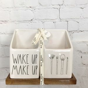 🚨FLASH SALE🚨Rae Dunn WAKE UP AND MAKEUP set